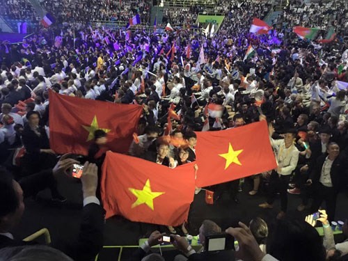На 43-м Всемирном соревновании WSI-2015 вьетнамская команда впервые получила медали - ảnh 1